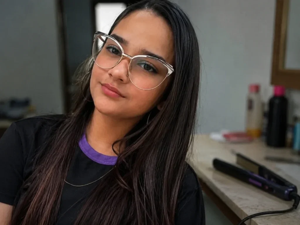 Adolescente morre após sofrer choque elétrico enquanto fazia chapinha