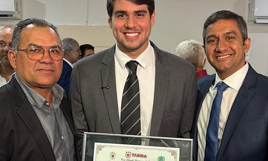 Dr. Bruno Marques recebe Título de Cidadão Honorário de Tabira durante comemoração dos 77 anos do município