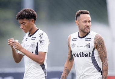 Treino do Santos tem clima tenso: Neymar se envolve em confusão com Robinho Jr.