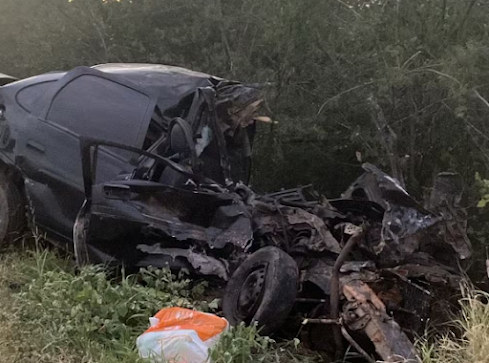 Homem morre em colisão entre carro e ônibus no Sertão de Pernambuco