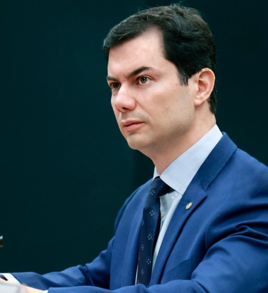 Clodoaldo Magalhães declara apoio a CPMI do Banco Master