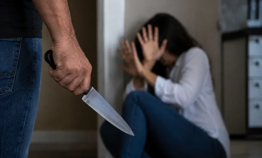 Mulher é vítima de tentativa de feminicídio em Petrolândia; suspeito fugiu após ataques com faca