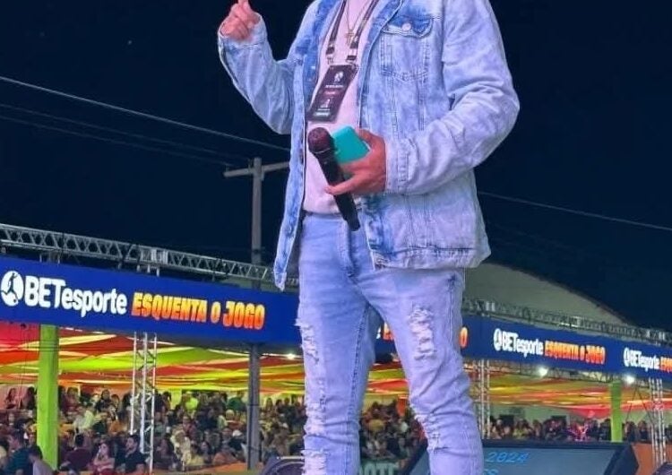 Locutor Márcio Pressão celebra mais um ano de vida e recebe homenagens em Petrolândia