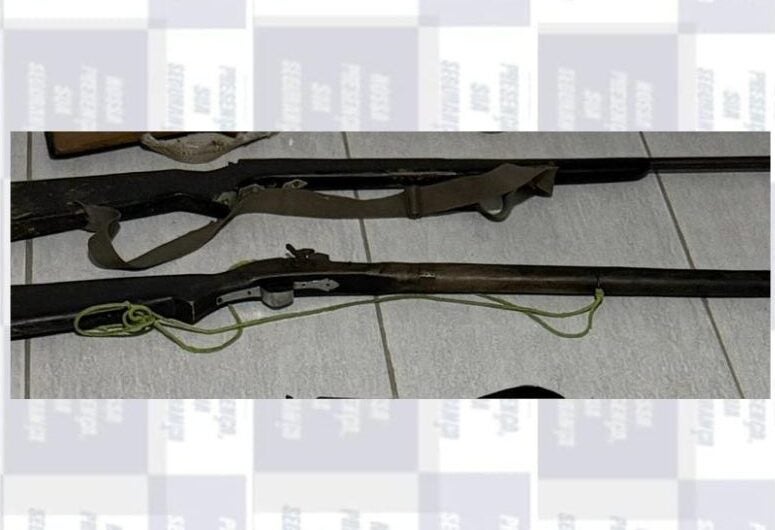 Homem é detido com duas espingardas artesanais após ação da PM na zona rural de Inajá