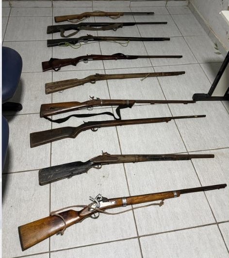 PM apreende armas artesanais usadas para caça ilegal na zona rural de Inajá