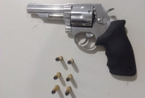 Homem é conduzido à delegacia por porte ilegal de arma de fogo em Petrolândia