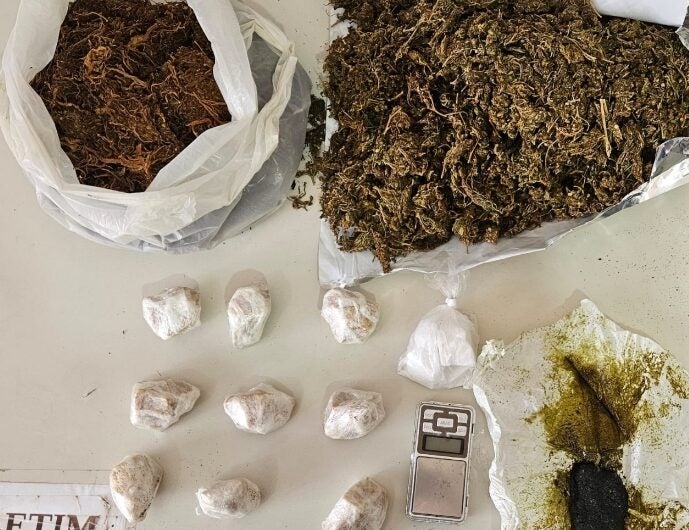 Polícia Militar apreende mais de 1,8 kg de drogas durante operação contra o tráfico em Petrolândia