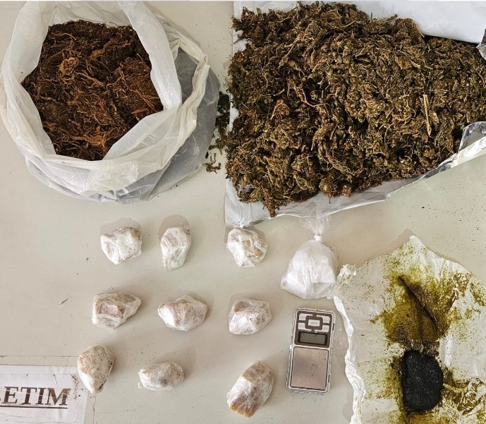 Polícia Militar apreende mais de 1,8 kg de drogas durante operação contra o tráfico em Petrolândia
