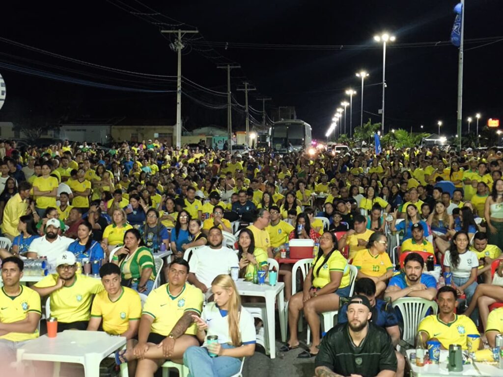 Super Telão da ATEL reúne multidão na Orla de Petrolândia para vitória do Brasil sobre a Escócia