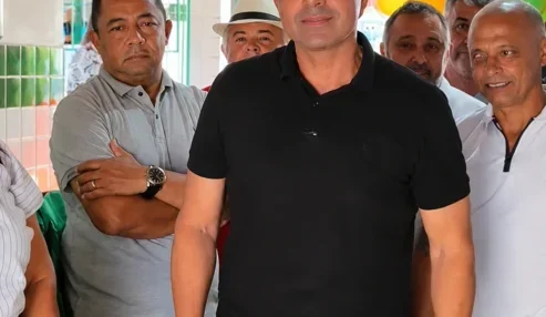 Prefeito Fabiano Marques inicia entrega de brinquedotecas e kits escolares para alunos da rede municipal de Petrolândia