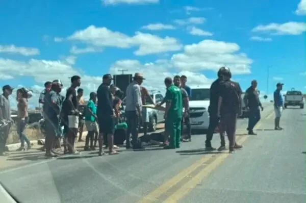 Mulher fica ferida em novo acidente de moto na BR-428 urbana de Cabrobó, que acumula série de ocorrências