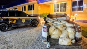 PRF retém 700 kg de laticínio sem refrigeração na BR 423