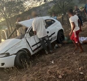 Grave capotamento deixa dois feridos na PE-375, em Tacaratu, no Sertão de Pernambuco