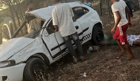 Grave capotamento deixa dois feridos na PE-375, em Tacaratu, no Sertão de Pernambuco