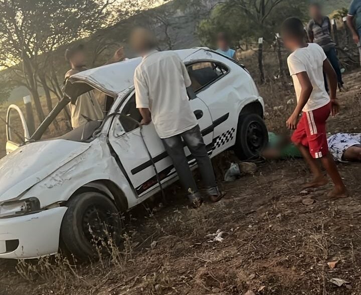 Grave capotamento deixa dois feridos na PE-375, em Tacaratu, no Sertão de Pernambuco
