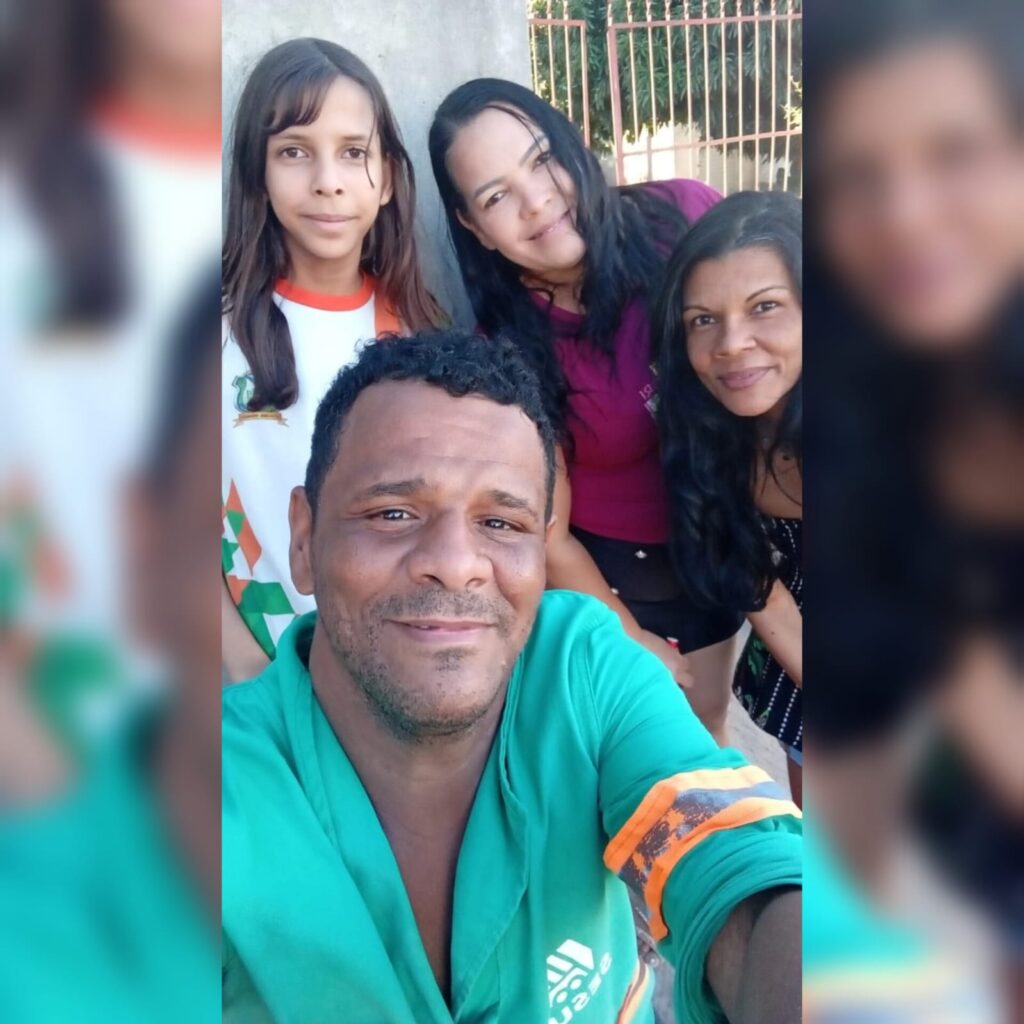 Carlos Henrique, o Gari Humilde de Petrolândia, recebe reconhecimento da população por trabalho exemplar