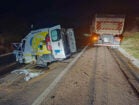 Ambulância bate de frente com bitrem; motorista, paciente e acompanhante morrem