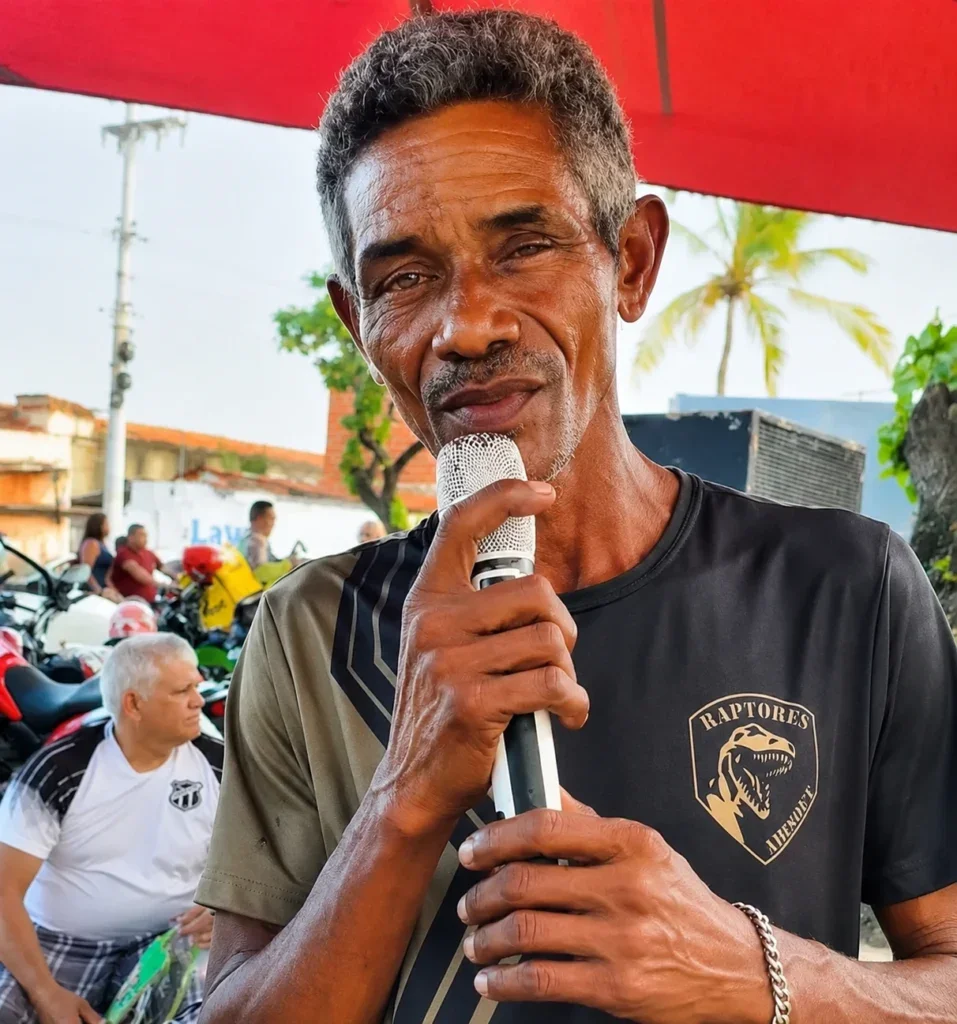 Homem impressiona em bar com voz idêntica à de Zé Ramalho