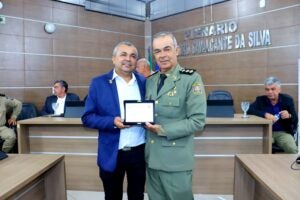 Tenente-Coronel Jackson Soares recebe Título de Cidadão Honorário de Petrolândia em noite de homenagens na Câmara Municipal