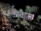 Acidente com ônibus de excursão do Paraguai deixa 3 mortos e 40 feridos em Santa Catarina