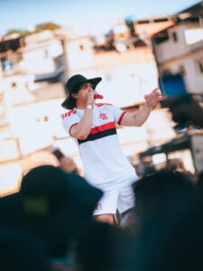 Natanzinho grava DVD no Complexo do Alemão, no Rio de Janeiro, e movimenta as redes sociais