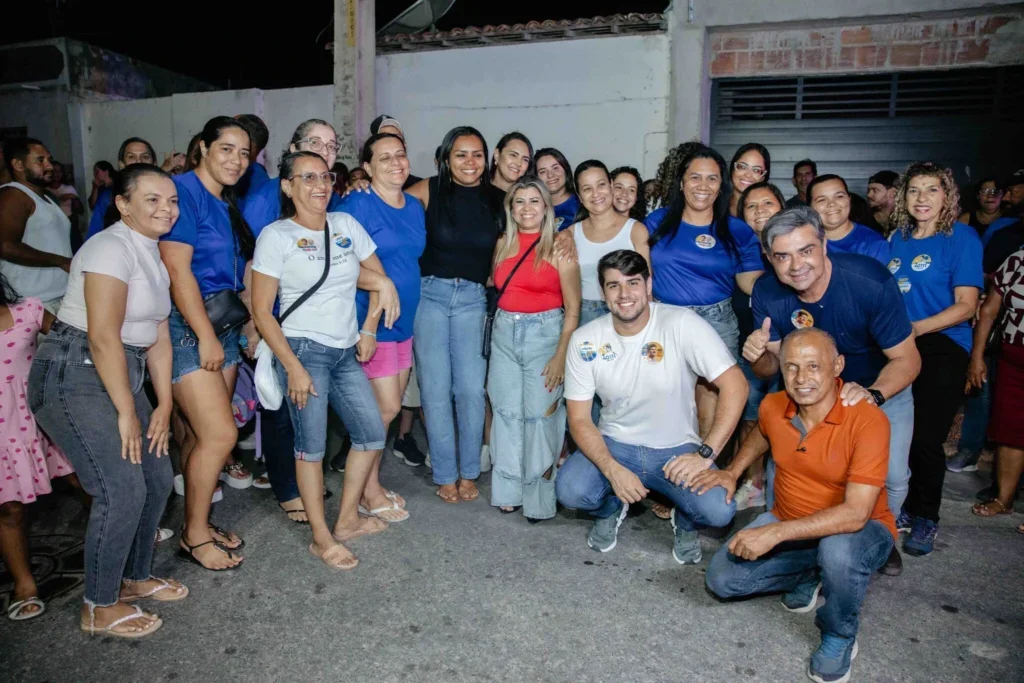 Dr. Bruno Marques encerra caminhada na Quadra 02, em Petrolândia, ao lado de lideranças