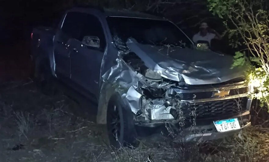 Carro colide com vaca na PE-360, entre Floresta e Ibimirim