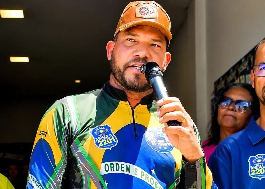 Abimael Santos sobe o tom em Petrolândia e levanta suspeita sobre destino de poço: “Colocaram na terra da esposa do indivíduo?”