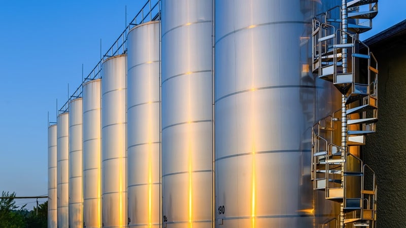 Guia Completo de Segurança: Boas Práticas na limpeza de tanque industrial de Combustíveis