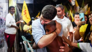 João Campos leva campanha ao Recife e promete priorizar periferias em eventual governo