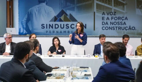 Raquel Lyra apresenta balanço do Morar Bem e cita R$ 26 bilhões em obras durante encontro com construção civil