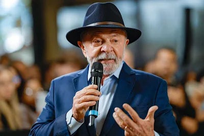 Lula diz que filho deve responder por atos e afirma que não interfere em investigações