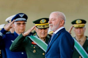Em evento no QG do Exército, Lula deixa entrevista sem responder sobre investigações envolvendo Lulinha e ex-chefe de gabinete Em evento no QG do Exército, Lula deixa entrevista sem responder sobre investigações envolvendo Lulinha e ex-chefe de gabinete