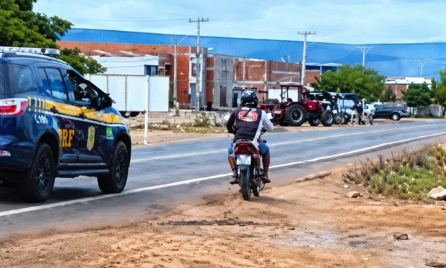 PRF realiza perseguição a mototaxista após ordem de parada no Bairro Nova Esperança, em Petrolândia