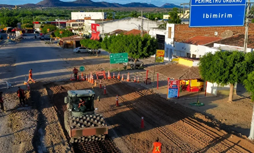 Revitalização da BR-110 avança em Ibimirim e reforça segurança no trecho urbano da Reta do Mirim