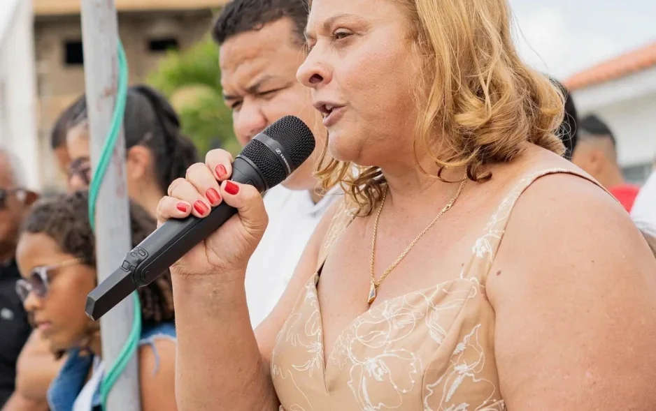 Régina da Saúde relata ataques durante discurso público e reforça campanha baseada em respeito e propostas