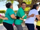 Gari Humilde de Petrolândia dança com grupo de mulheres e espalha alegria pelo centro da cidade