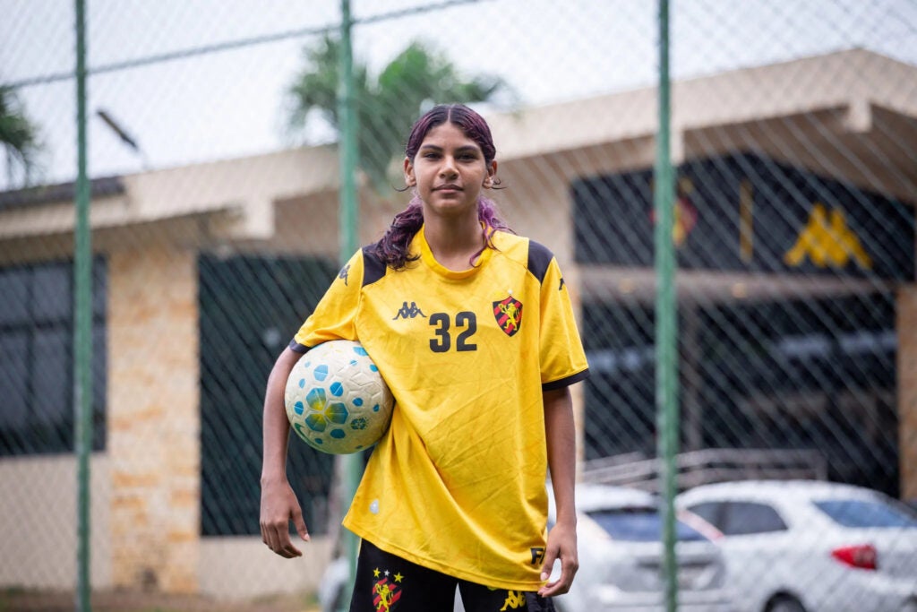 Jovem indígena Pankararu de Jatobá é contratada pelo Sport para reforçar futebol feminino