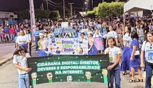 Desfile Cívico reúne autoridades, estudantes e população em Petrolândia no Dia da Independência