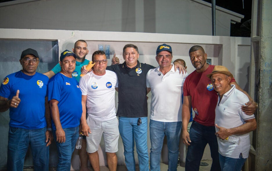 Fabiano Marques, Rogério Novaes, vereadores e apoiadores percorrem Quadra 12 em apoio a Bruno Marques