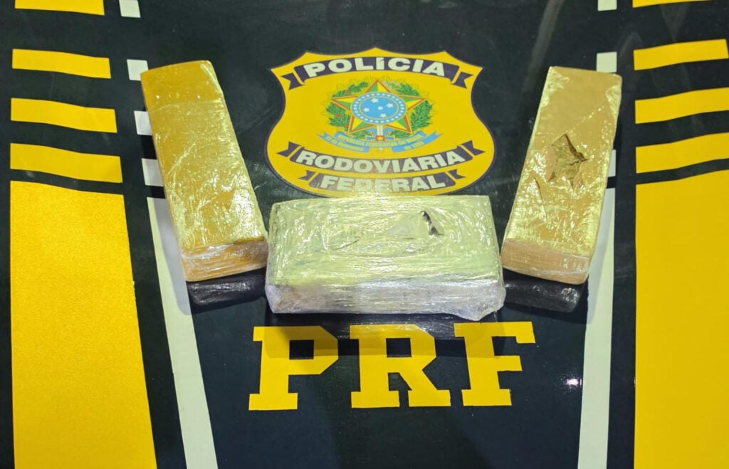 Passageiro de ônibus é detido pela PRF com cocaína e skank em Serra Talhada (PE)