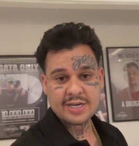 Artista que supostamente se passou por bombeiro dá sua versão dos fatos Artista que supostamente se passou por bombeiro dá sua versão dos fatos