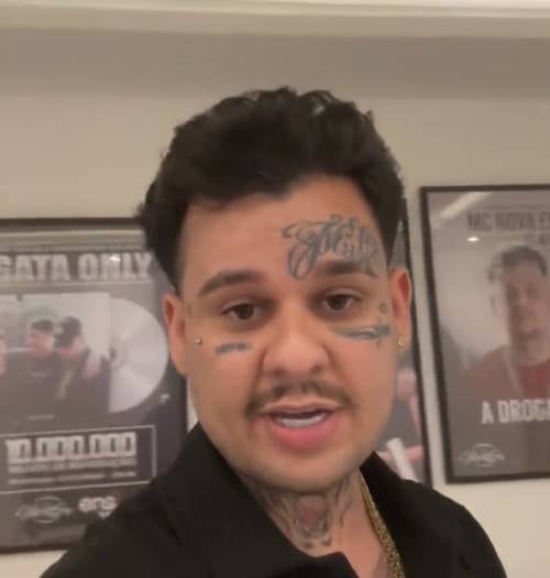 Artista que supostamente se passou por bombeiro dá sua versão dos fatos