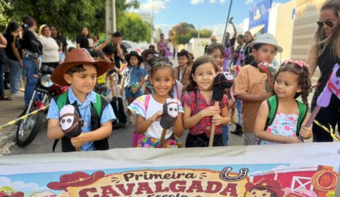 Petrolândia: 1ª Cavalgada Infantil da Escola Maria de Lourdes reúne crianças e famílias em celebração à cultura sertaneja