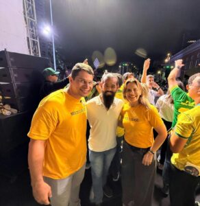 Em ato de campanha de Flávio Bolsonaro no Recife, Aldenny Bruno aparece ao lado de Clarissa e Júnior Tércio e reforça articulação por Petrolândia Em ato de campanha de Flávio Bolsonaro no Recife, Aldenny Bruno aparece ao lado de Clarissa e Júnior Tércio e reforça articulação por Petrolândia