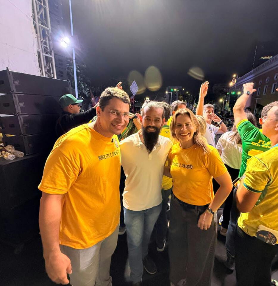 Em ato de campanha de Flávio Bolsonaro no Recife, Aldenny Bruno aparece ao lado de Clarissa e Júnior Tércio e reforça articulação por Petrolândia