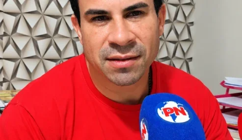 “Querem ganhar a eleição para poder implantar uma ditadura”, afirma Carlos Veras em entrevista em Petrolândia