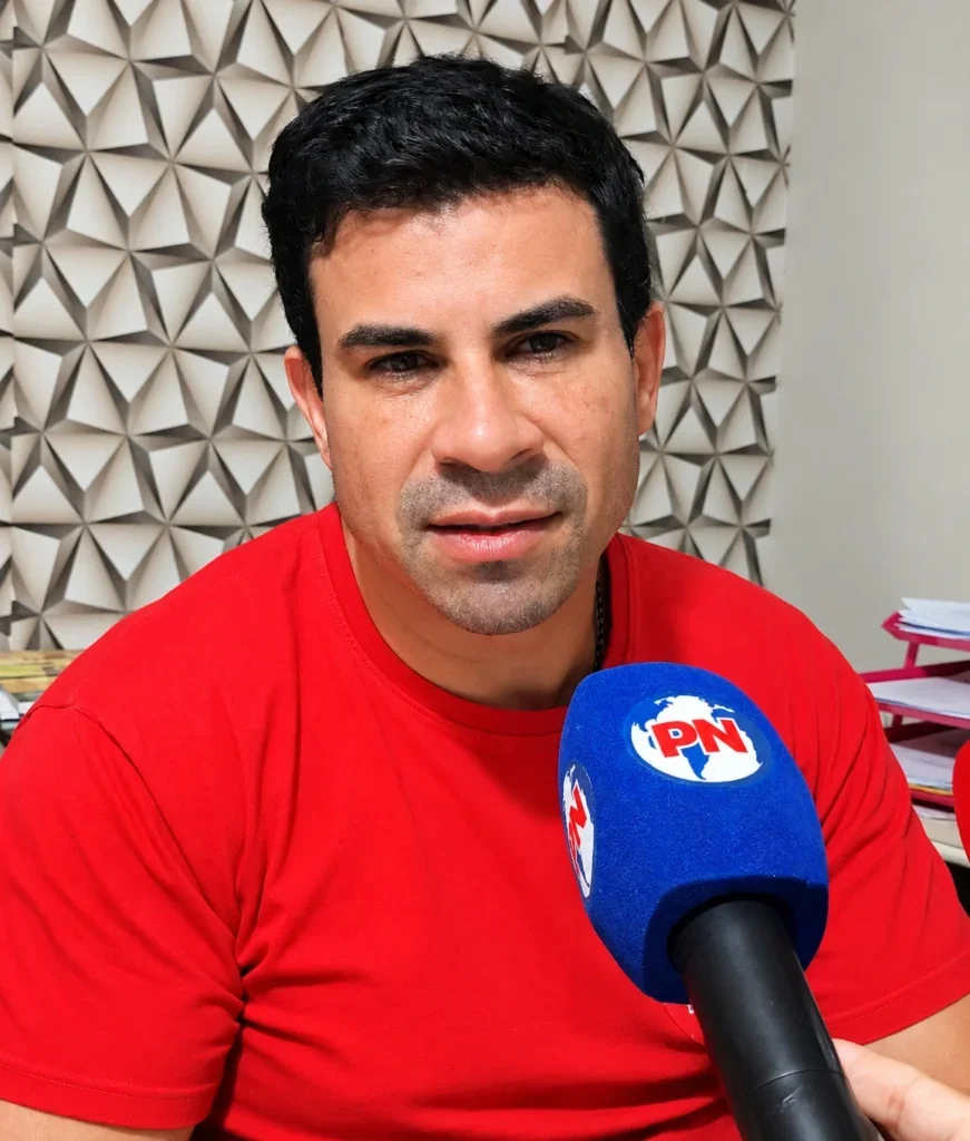 “Querem ganhar a eleição para poder implantar uma ditadura”, afirma Carlos Veras em entrevista em Petrolândia
