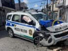 Viatura da PM bate em casa durante perseguição