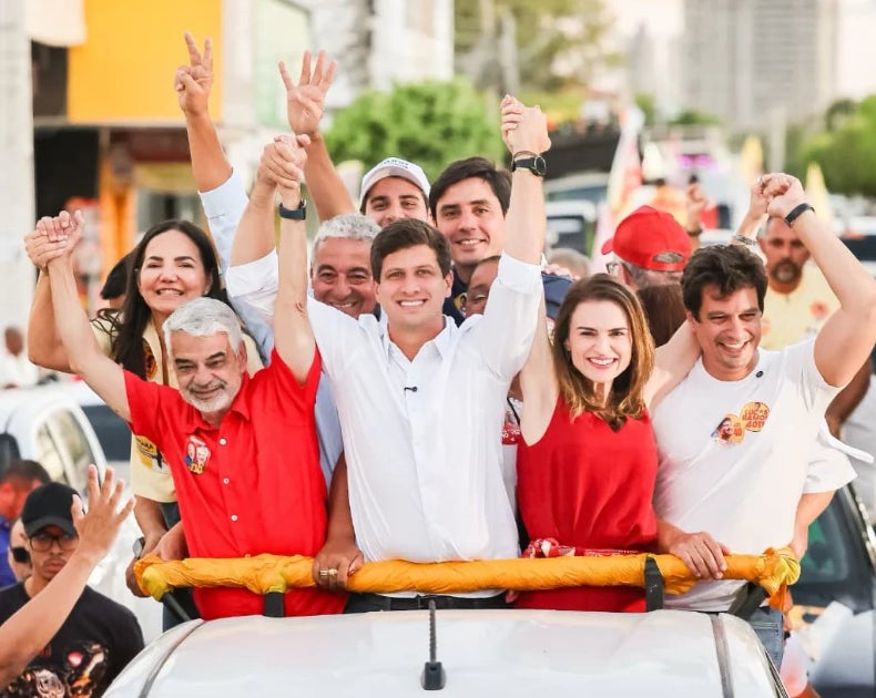 João Campos percorre 12 bairros de Petrolina em carreata e propõe nova ponte para Juazeiro
